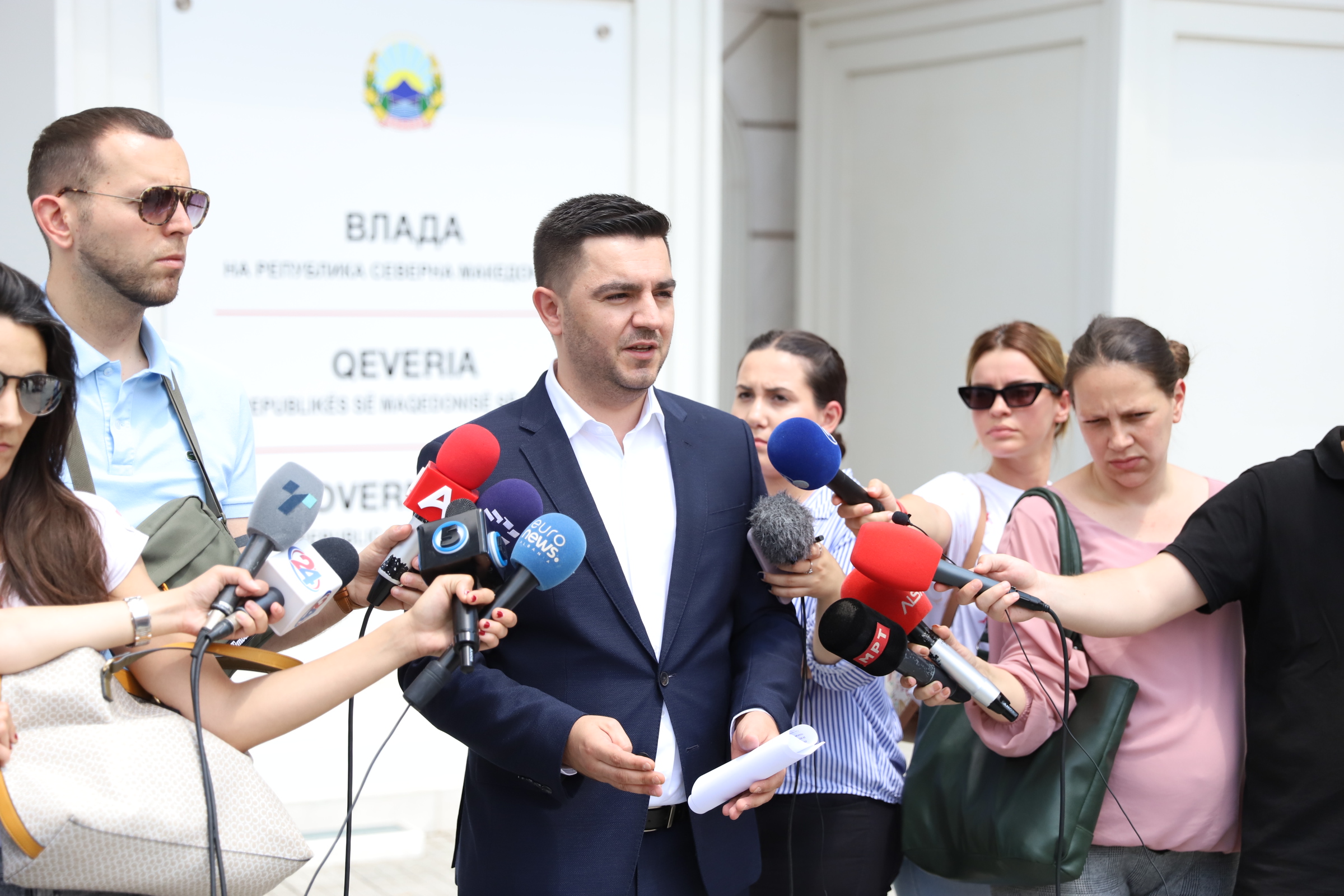 Се замрзнува маржата на лебот, шеќерот и зејтинот на 5% – а на брашното, макарони, ориз, кравјо млеко и јајца на 10% во трговија на големо и мало