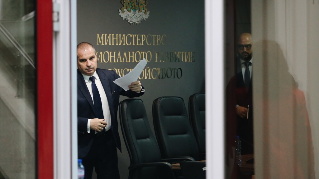 Министерот за јавни набавки поднесе оставка