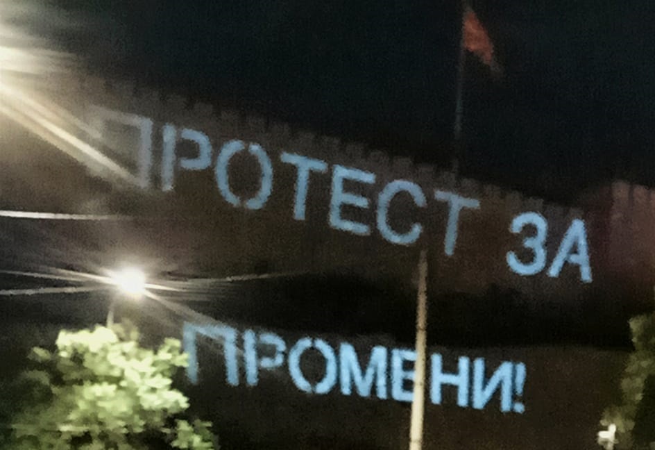 ФОТО: „Протест за промени“ пишува вечерва на скопското кале – стража чува портпаролот Стоилковски