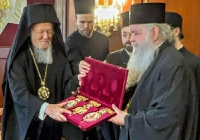 Вселенскиот патријарх му подари на архиепископот Стефан комплет архиепископски панагии