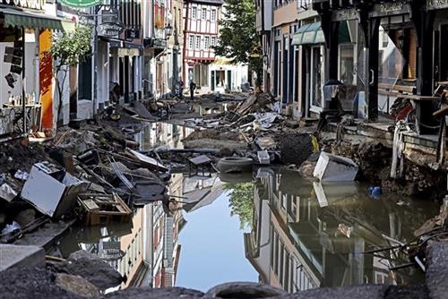 Бројот на жртвите во поплавите и свлечиштата во Бразил се искачи на 121