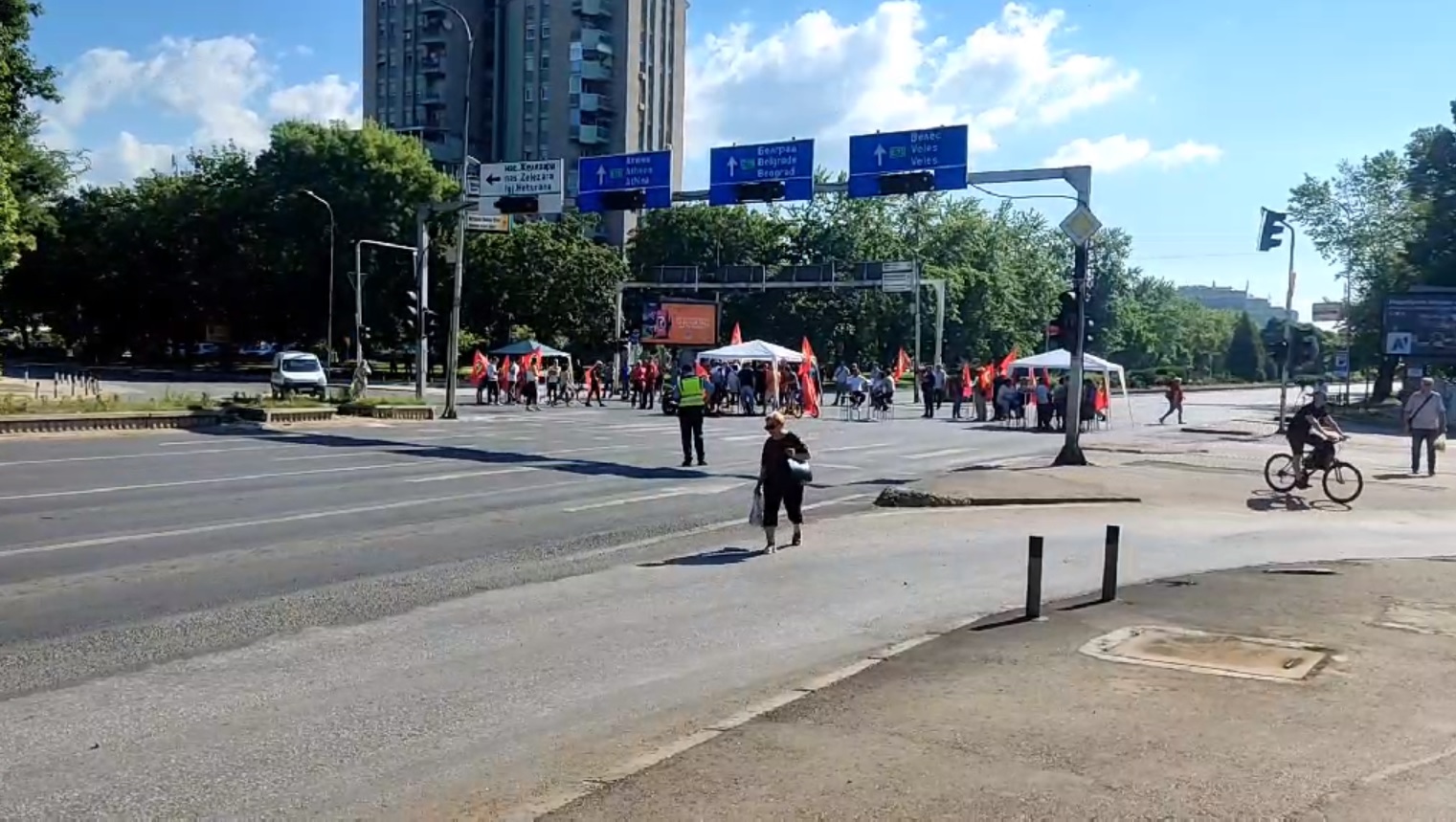 ССМ со улични блокади го продолжи генералниот штрајк, бараат итно дејствување