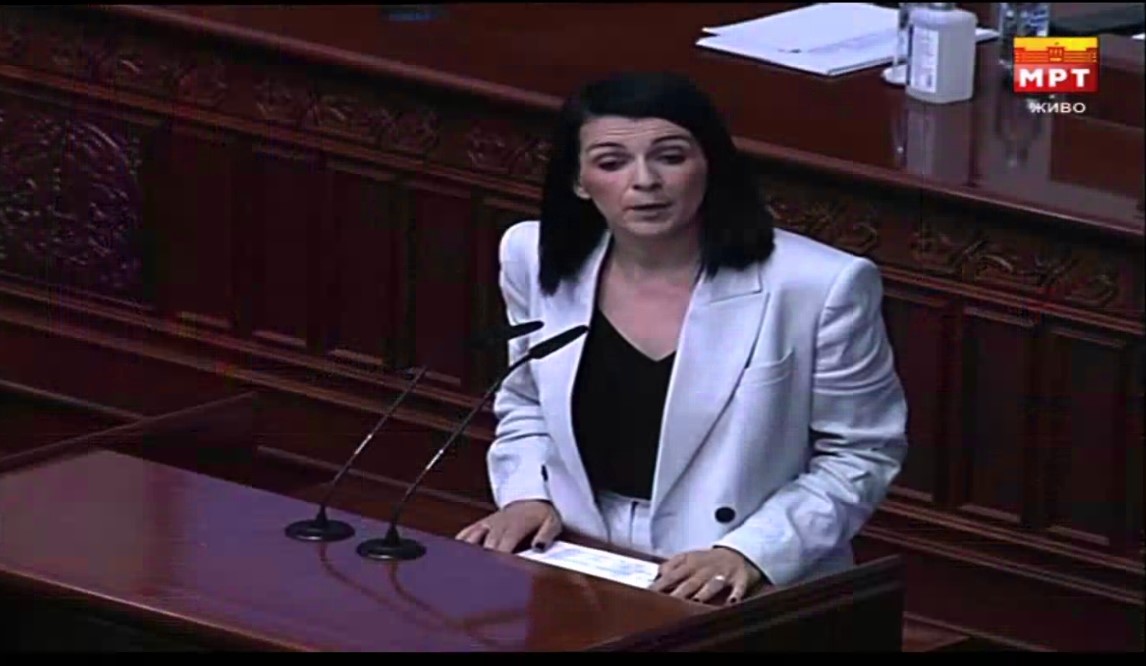 Министерката за култура нема да предложи разрешување на Азири кој „ќе крши раце и нозе на антиалбанци“