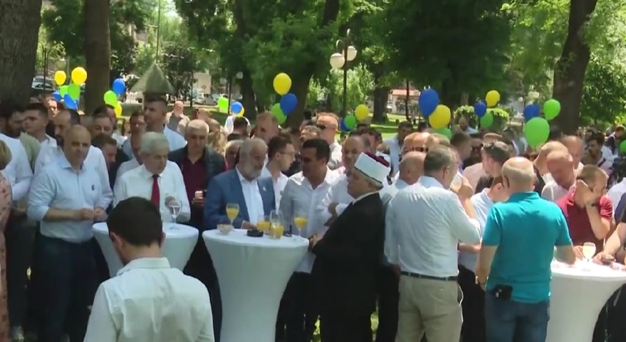 И Заев и Филипче на прославата на ДУИ во Чаир – Меџити не дојде, вели ќе оди другпат