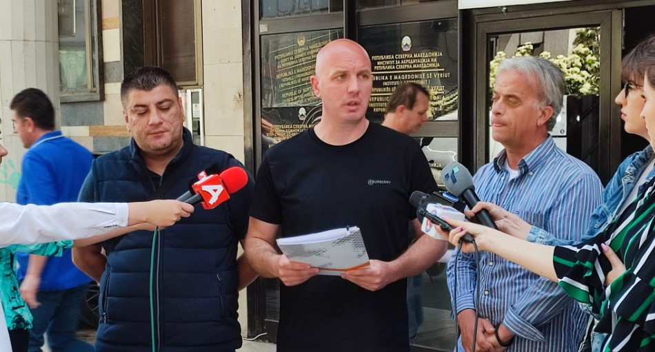 Протест на вработените од Управата за матични книги