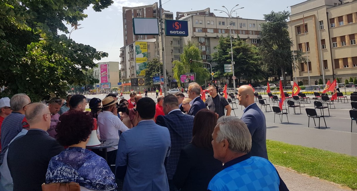 Пратениците од ВМРО-ДПМНЕ се сретнаа со претставници на ССМ пред Собранието