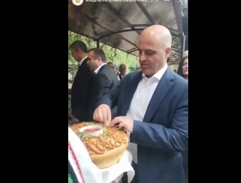 ВИДЕО: „Сега е правена погачата?“, праша Ковачевски – Вучиќ се прекрсти!
