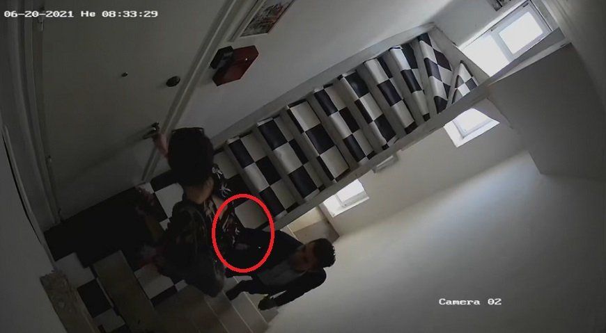 ВИДЕО: Бугарскиот премиер Кирил Петков фатен како ја допира Лена Бориславова по задникот?!