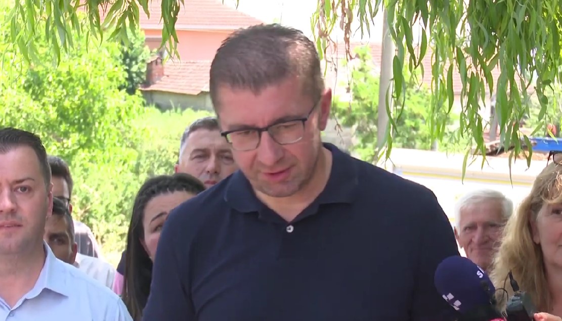 Мицкоски: Блиски соработници на Османи тајно преговараат за македонскиот идентитет во Софија