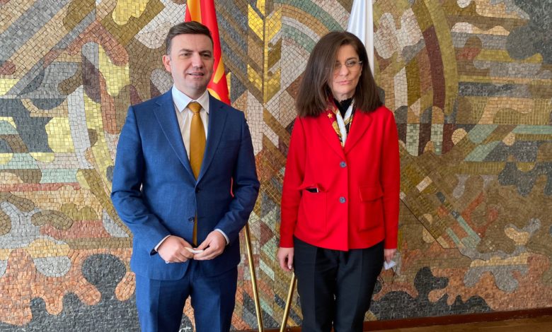 Министерката за надворешни работи на Бугарија во работна посета на Македонија