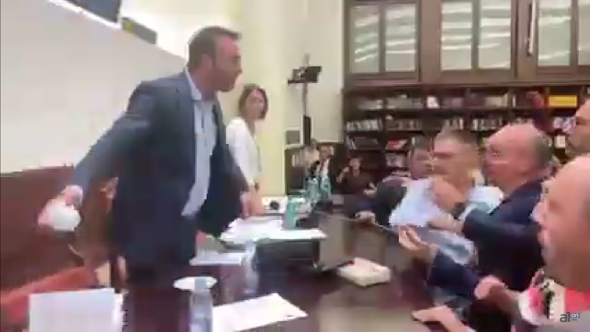Пратениците од власта и опозицијата со меѓусебни обвинувања за инцидентот во Комисијата за европски прашања