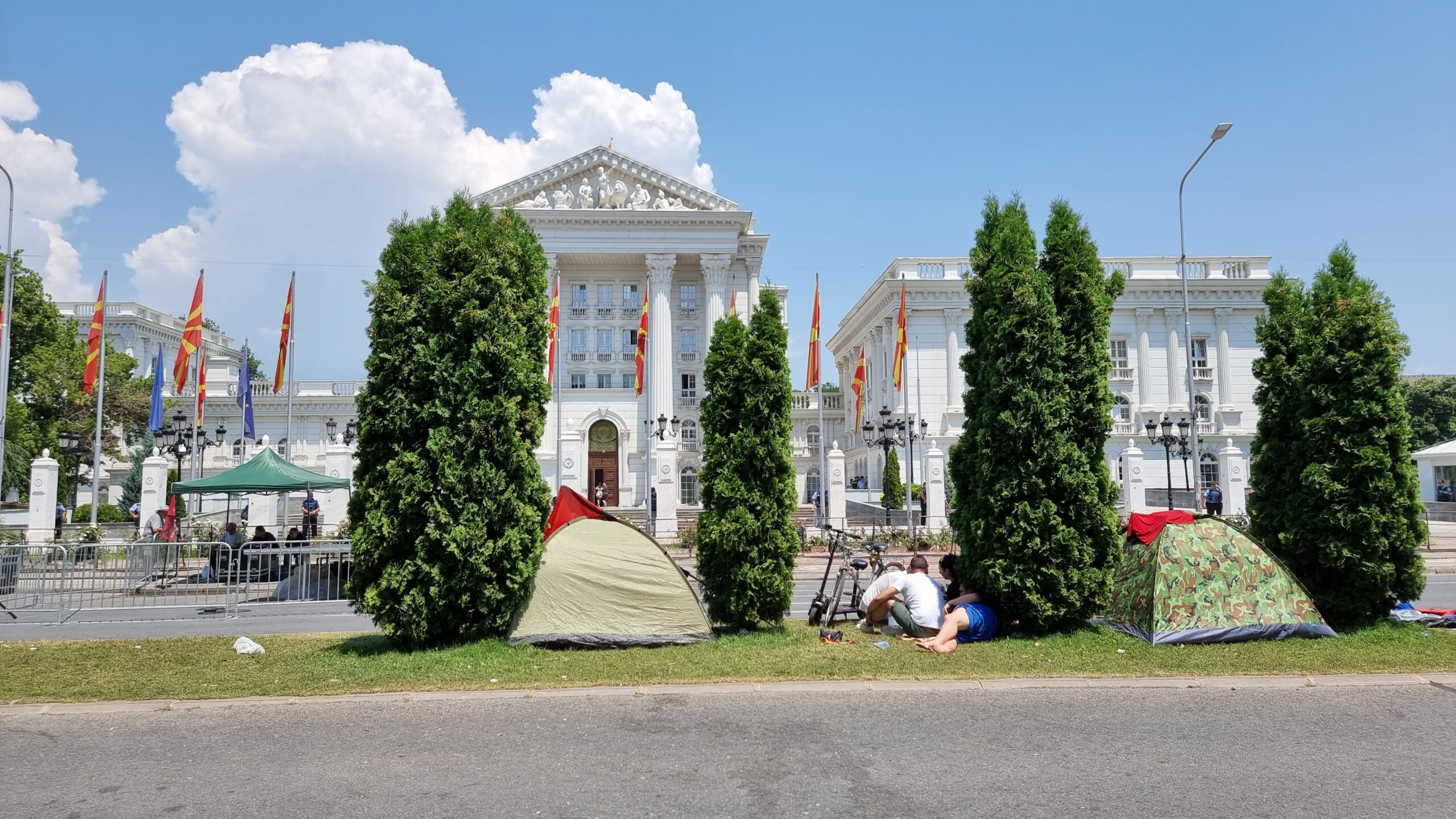Во овие моменти започнува владината седница