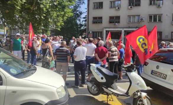 Вработените од „Колска“ протестираа и денес, бараат решавање на проблемот со блокираната сметка