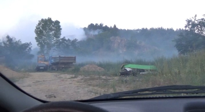 Продолжува гаснењето на пожарот кај делчевското село Очипала