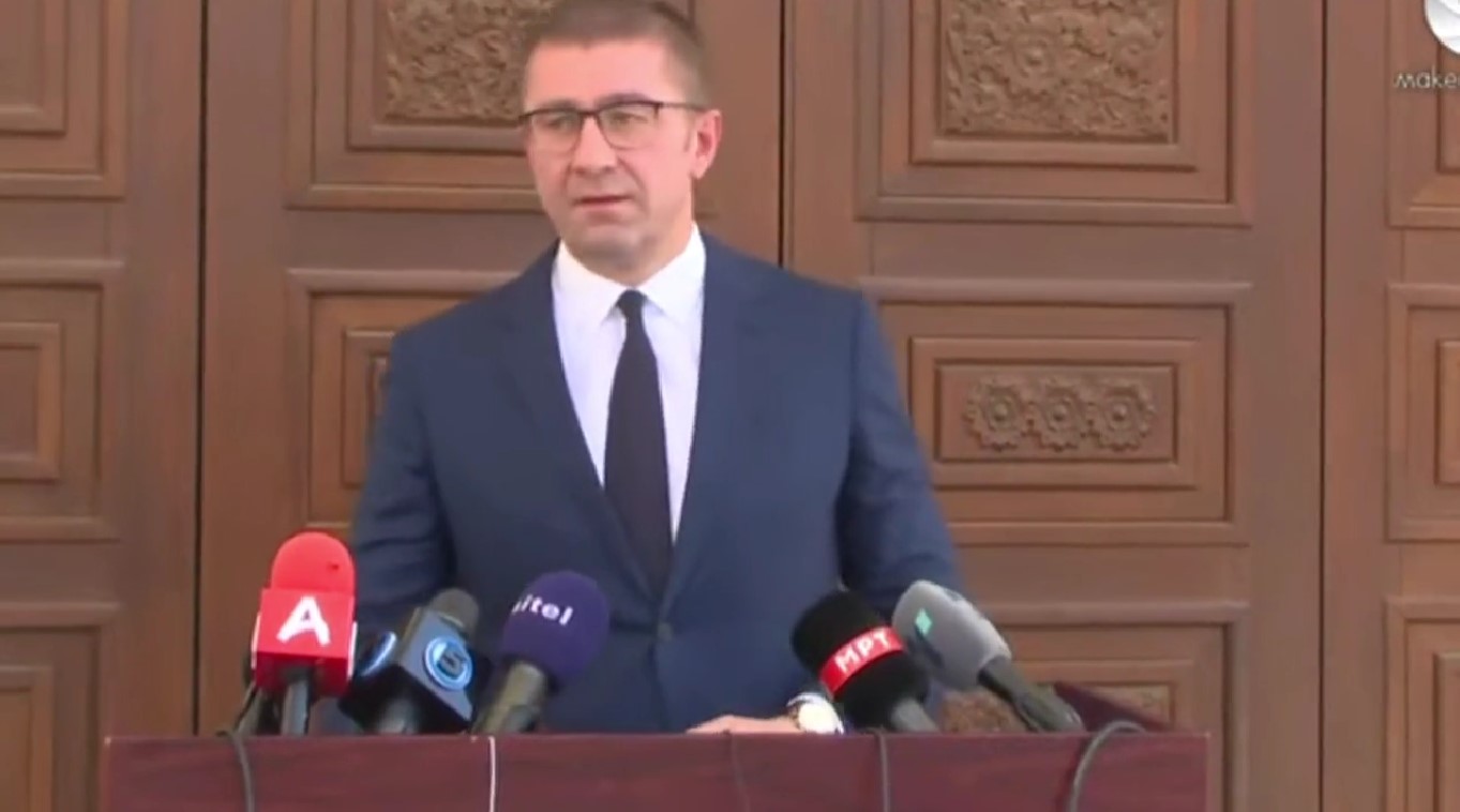 Мицкоски пријатно изненаден од ставот на Пендаровски за референдумот