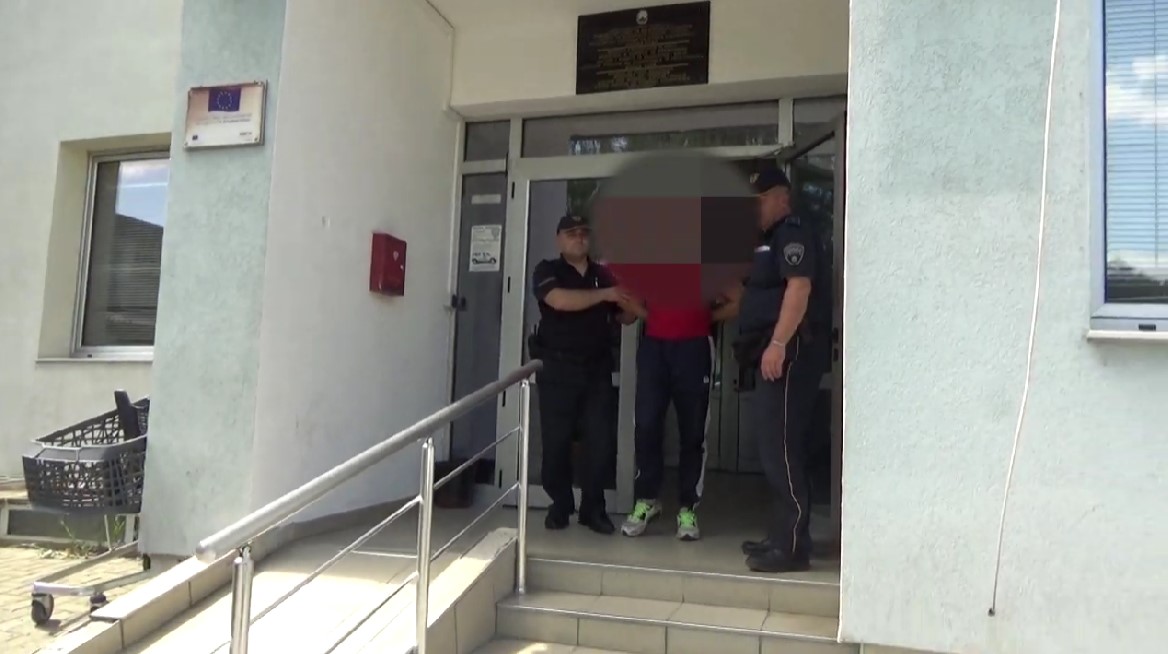 ВИДЕО: Кривична пријава против уште едно лице кое подготвувало и фрлало „молотови коктели“ кон полицискиот кордон
