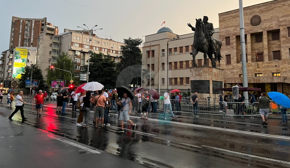 ФОТО: Граѓаните на протест и пред Собранието