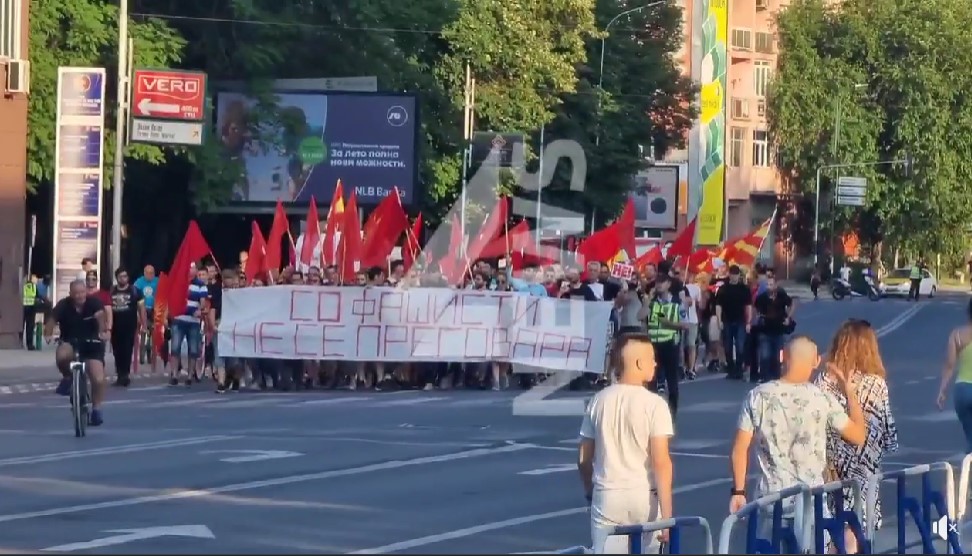ВИДЕО: Левица преку Собрание се упати кон Влада