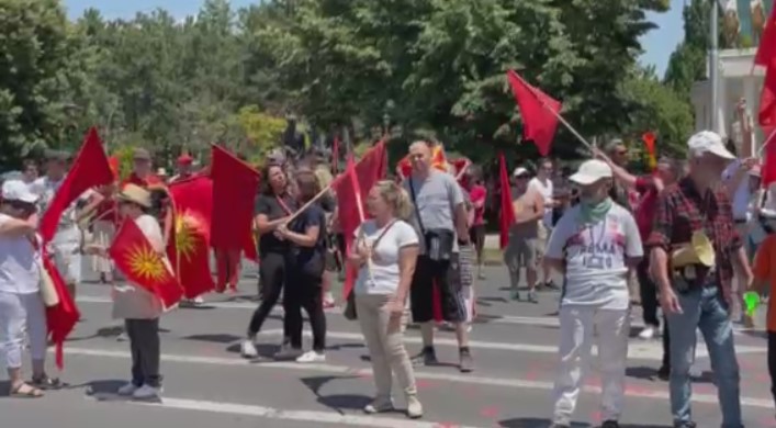 Граѓаните излегоа на протест пред Собранието