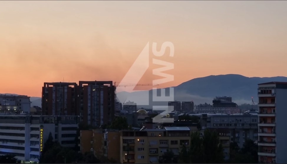 ВИДЕО: Изгасен пожарот во дивата депонија кај Шуто Оризари – смрдеата се уште се чувствува низ воздухот