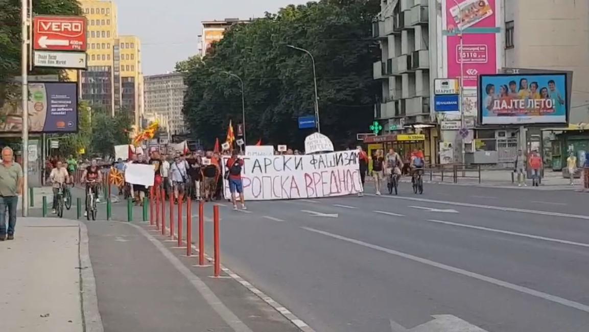 И вечерва протест пред Владата против францускиот предлог