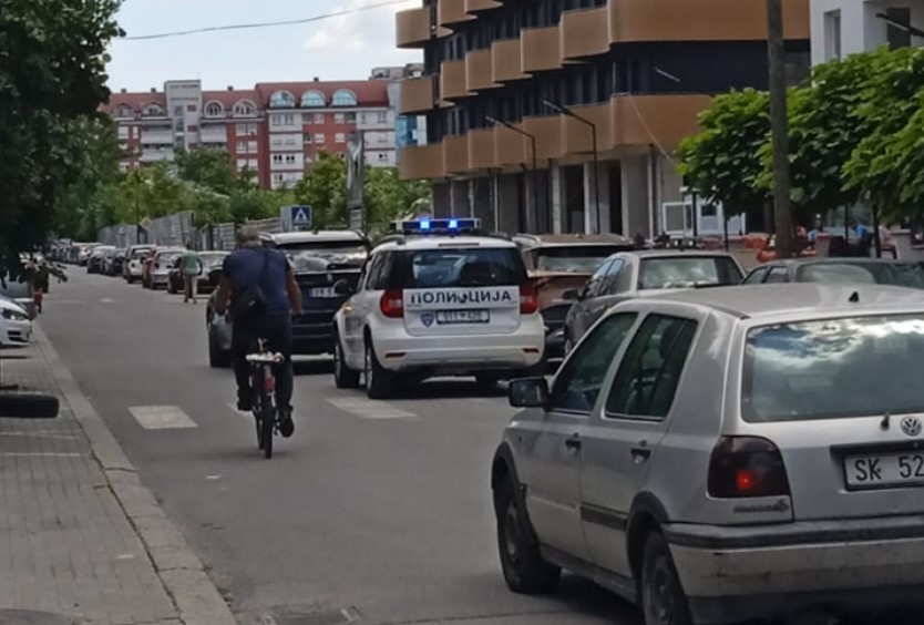 ДРАМА во Скопје: Мистериозен џип со норвешки таблици без возач и патници оставен на сред улица – полицијата на терен