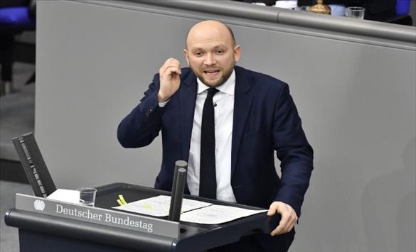 Сарацин: Уставните измени се дел од договорот со ЕУ, нема да има друга понуда на маса