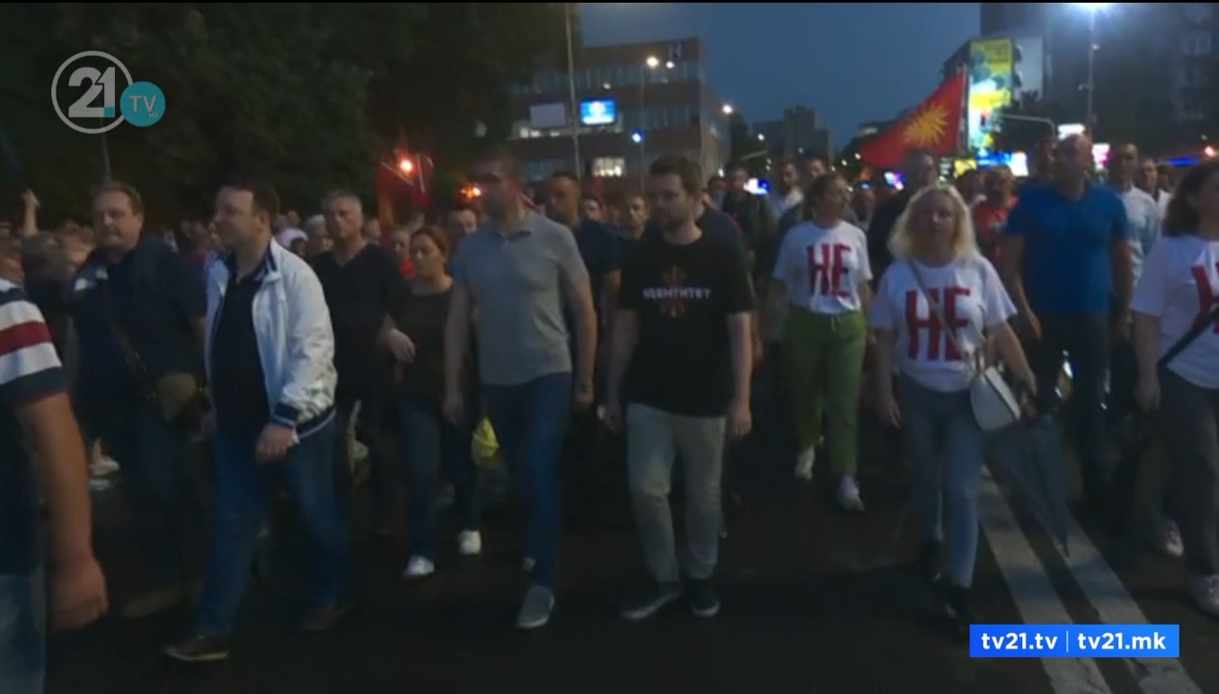 Мицкоски дојде на протест пред Собрание