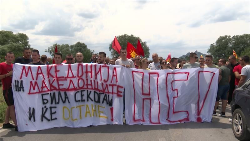 Едночасовна блокада на патот Прилеп-Плетвар против францускиот предлог