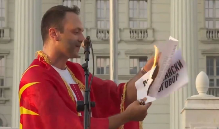 ВИДЕО: Ламбе го запали францускиот предлог: Ако мојата дијагноза е пироман, вашата е предавничка