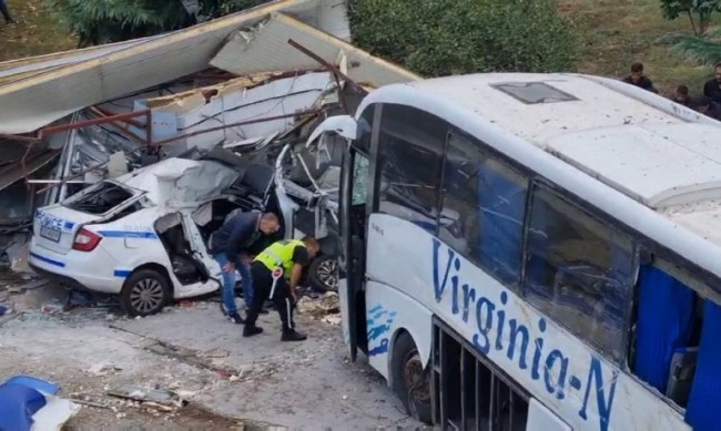 Малолетник го возел автобусот со мигранти во Бугарија кој вчера уби двајца полицајци