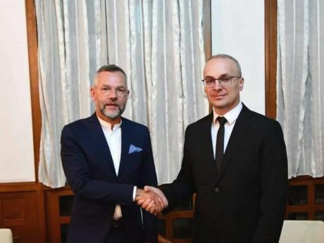 Милошоски на средба со Рот: ВМРО-ДПМНЕ нема да поддржи промена на Уставот