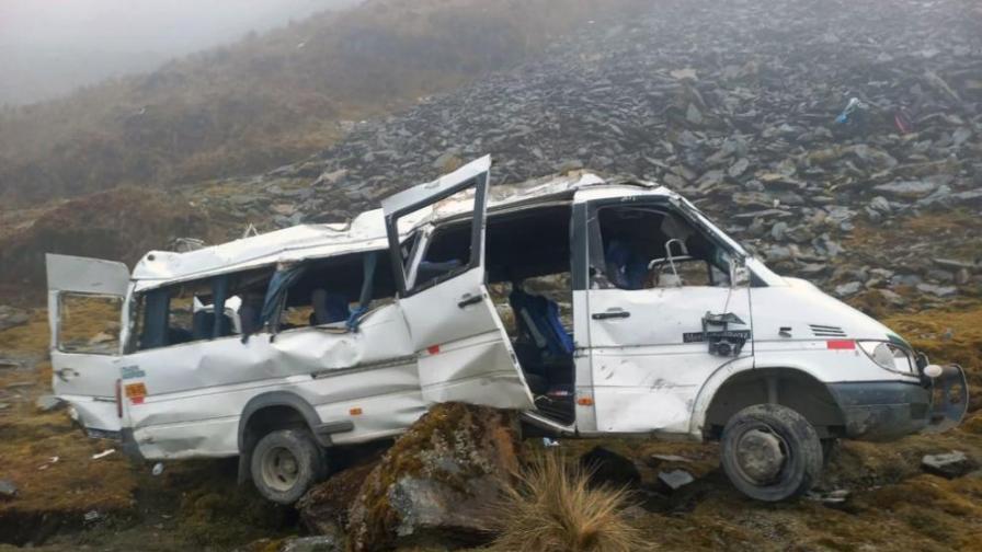 Автобус со туристи по посетата на Мачу Пикчу падна во провалија, има жртви и повредени