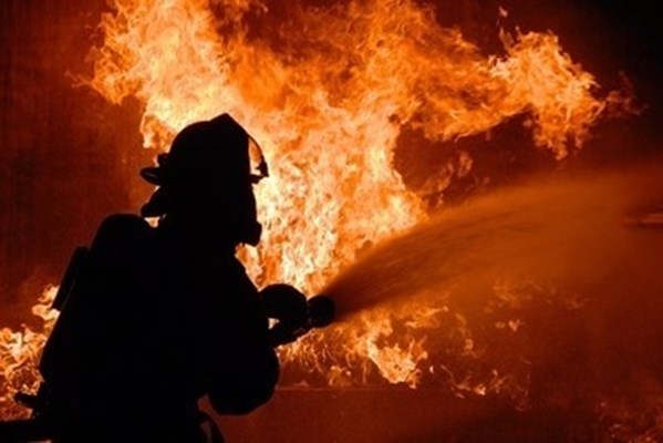 Голем пожар избувна синоќа на најпознатата плажа за забави во Хрватска