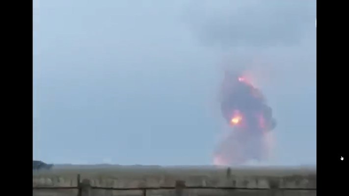 ФОТО+ВИДЕО: Серија експлозии во руските воени бази на Крим, Русите се евакуираат