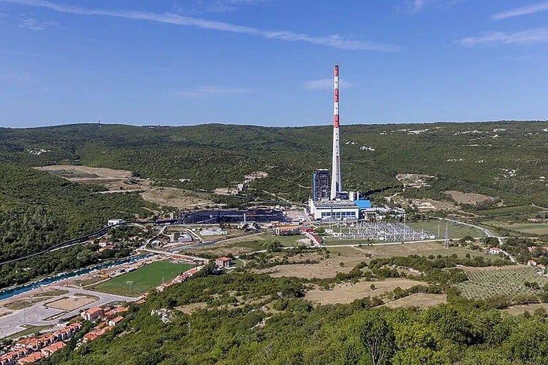 Непознато лице се качило на оџак висок 340 метри во Хрватска и исчезнало