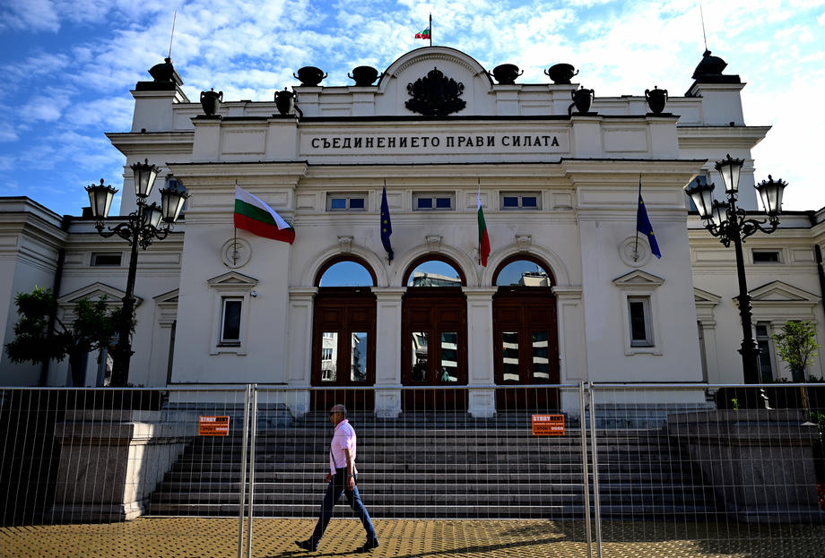 Седницата на бугарската преодна Влада почна со протест за запирање на преговорите со „Газпром“