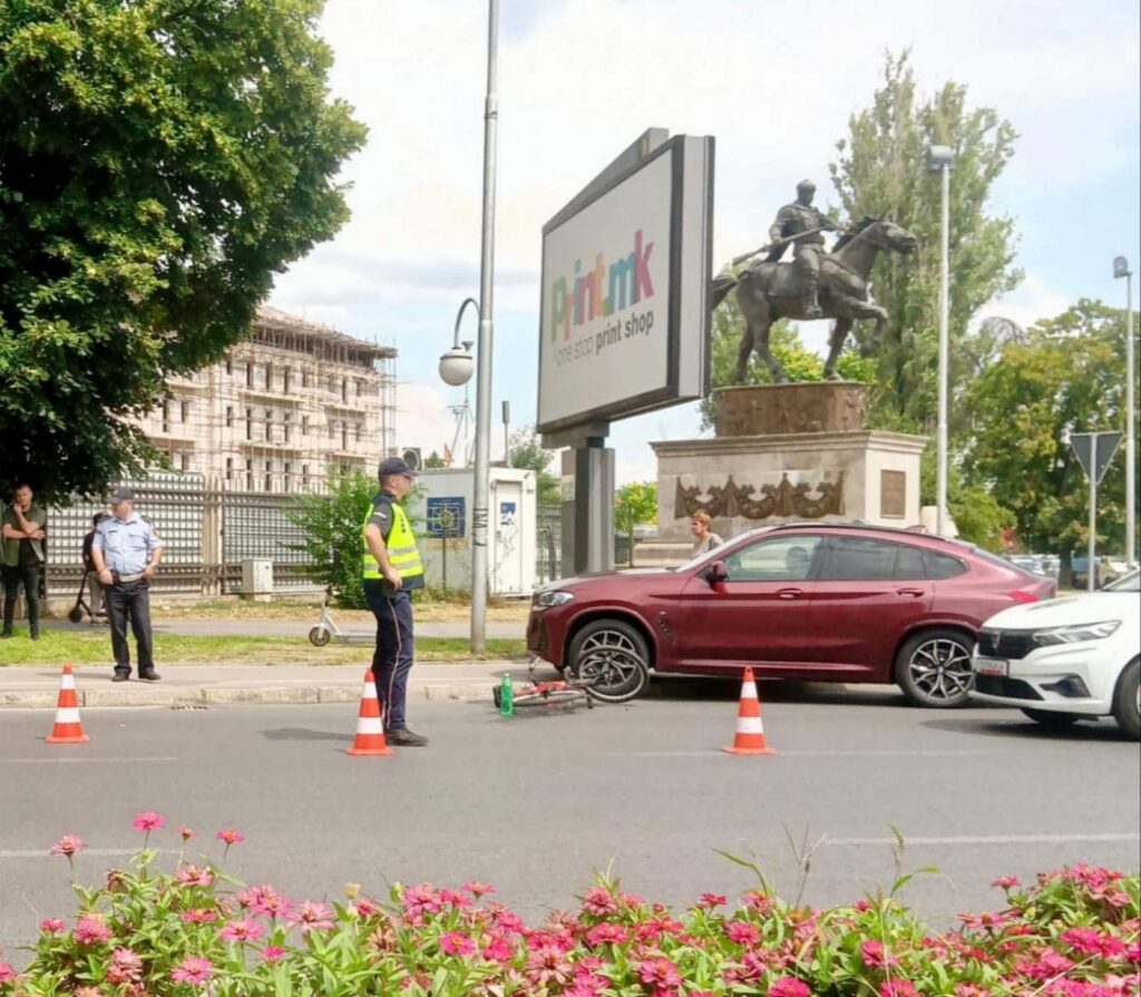 ФОТО: Автомобил удри во велосипедист кај „Мавровка“