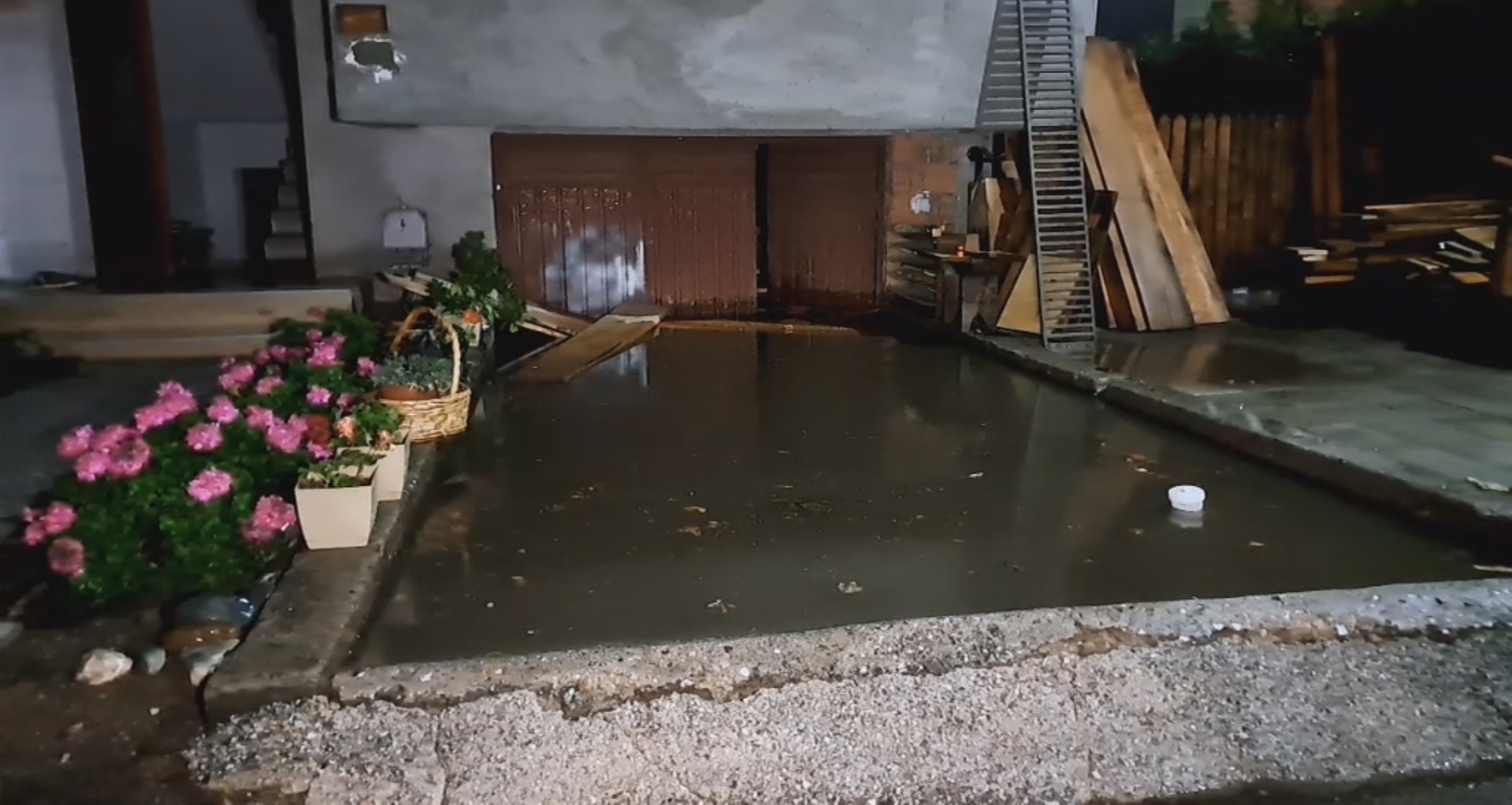 ВИДЕО: Тетово под вода, жителите бараат помош