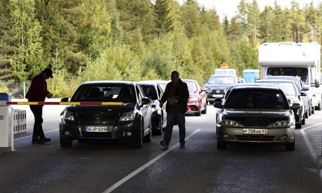 Финска известува за погуст сообраќај на границата со Русија