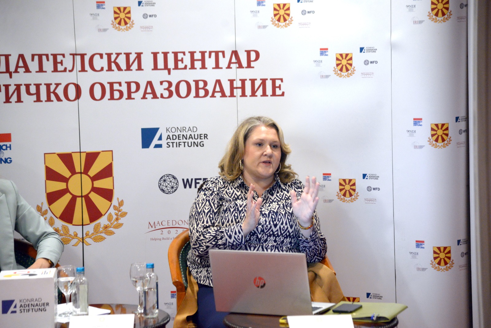 Петровска одржа предавање на Школата за политики: Најголемата придобивка од членството во НАТО е сигурноста што граѓаните ја чувствуваат