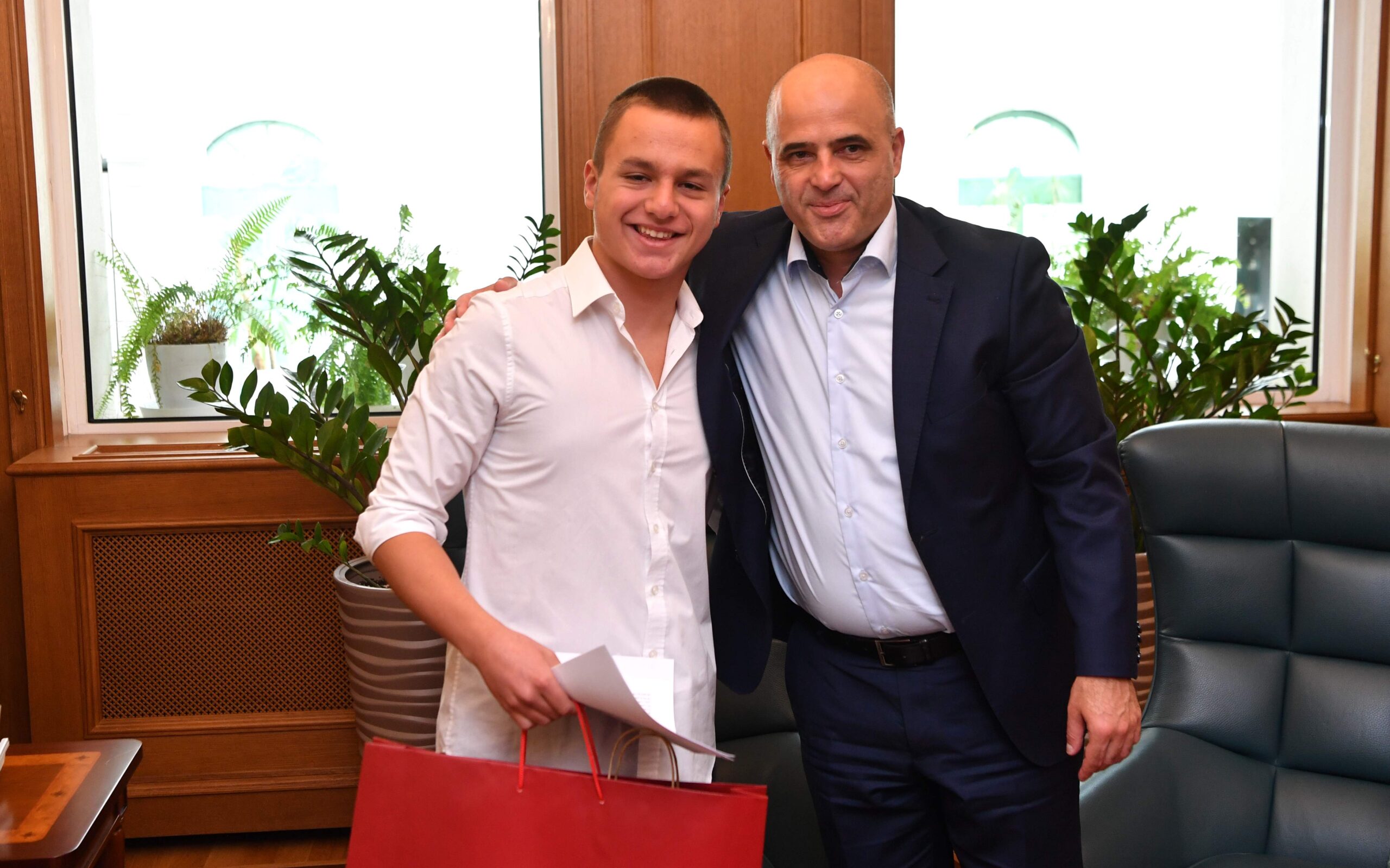 Mладиот пливач Марко Пејчиновски доби стипендија од Ковачевски
