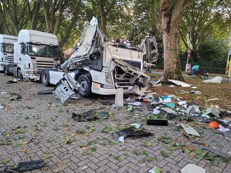 ВИДЕО: Експлодираше камион, возач од Македонија заврши со изгореници