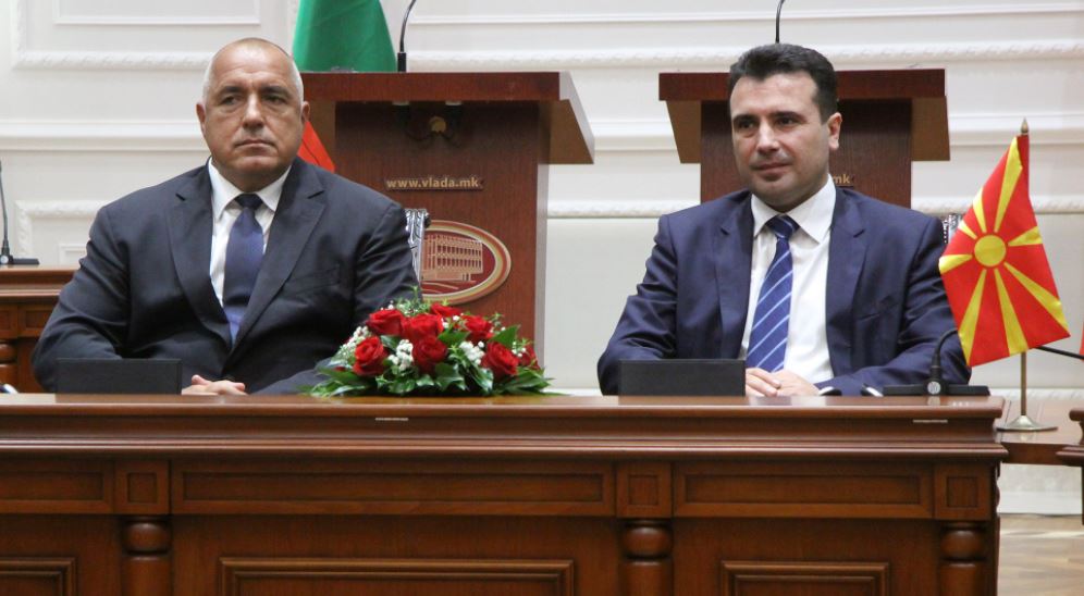ВМРО-ДПМНЕ ќе собира потписи за укинување на договорот со Бугарија, од СДСМ велат дека Мицкоски е против ЕУ