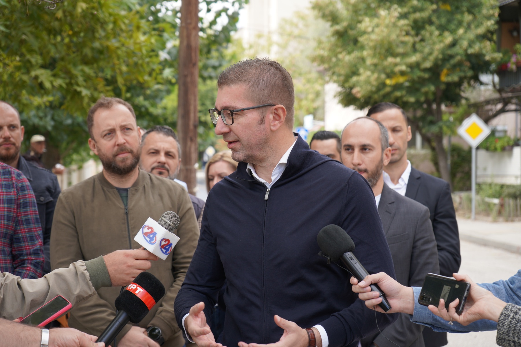 Мицкоски: 2.5 милијарди евра се потребни за Македонија да преживее, тие пари нема да ги извадат ниту Ковачевски, ниту Ахмети, туку граѓаните