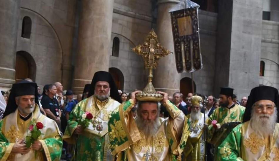 ЗА ПРВ ПАТ: На празнувањето на Крстовден во Ерусалим архиереј на нашата Црква удостоен врз својата глава да го носи Чесниот Крст