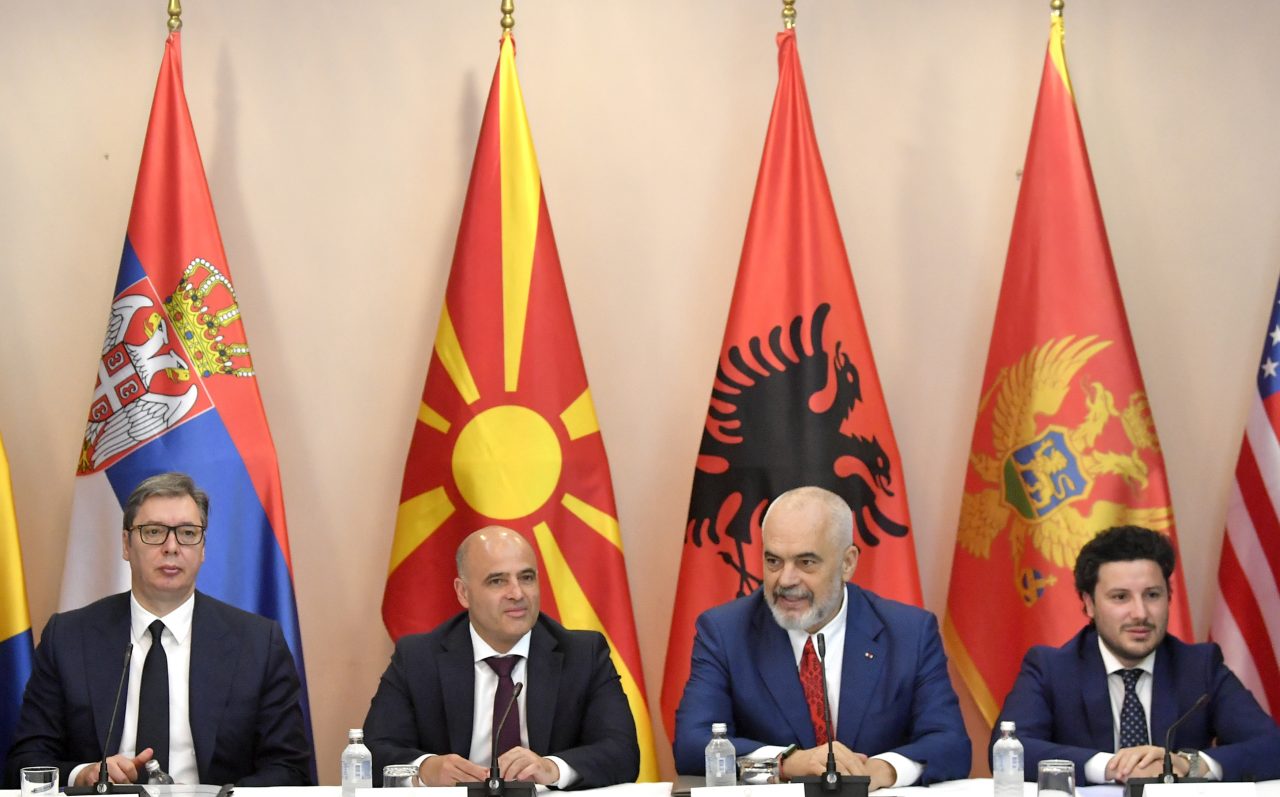Вучиќ: За Македонија и Албанија нема да важат одлуките за забрана за извоз на основните прехранбени продукти