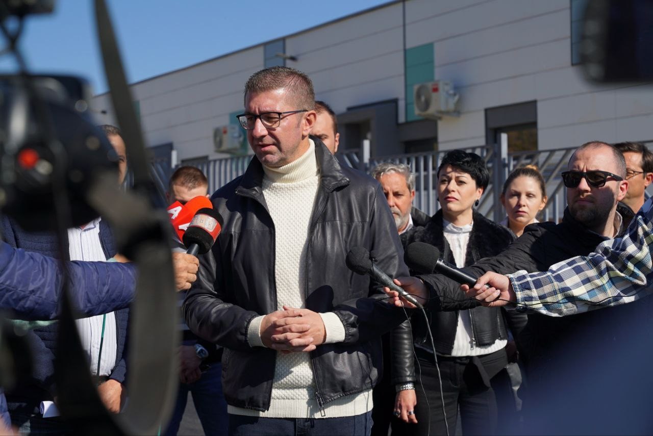 Мицкоски се предомисли, ќе оди во Благоевград
