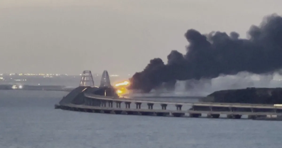 Во Бугарија се проверува дали камионот што експлодира на мостот на Крим поминал низ Бугарија