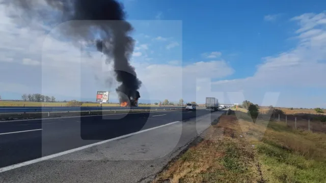 НОВ ИНЦИДЕНТ ВО БУГАРИЈА: На автопат се запали минибус